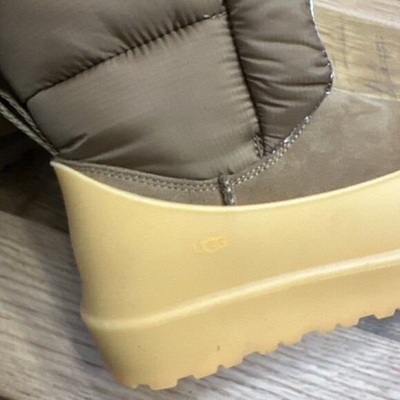 UGG womens NEW Classic Maxi Toggle boots 6 weatherproof cover - Picture 12 of 15
